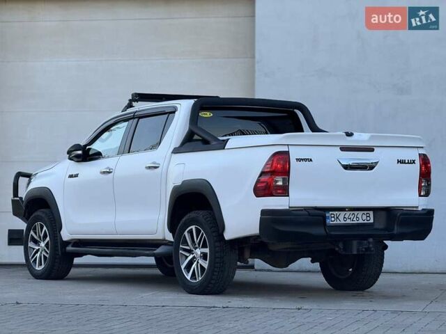 Тойота Хайлюкс 2016 в Сарнах на Automoto.ua Белый Тойота Хайлюкс, объемом двигателя 2.8 л и пробегом 174 тыс. км за 31900 $, фото 11 на Automoto.ua