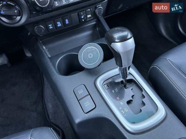 Тойота Хайлюкс 2016 в Сарнах на Automoto.ua Белый Тойота Хайлюкс, объемом двигателя 2.8 л и пробегом 174 тыс. км за 31900 $, фото 57 на Automoto.ua