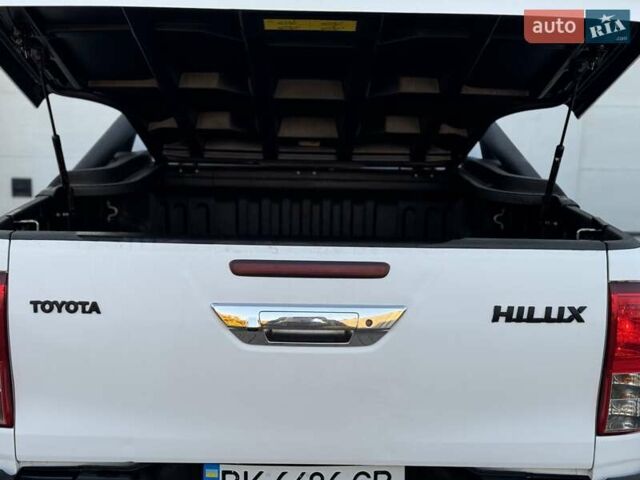 Тойота Хайлюкс 2016 в Сарнах на Automoto.ua Белый Тойота Хайлюкс, объемом двигателя 2.8 л и пробегом 174 тыс. км за 31900 $, фото 35 на Automoto.ua