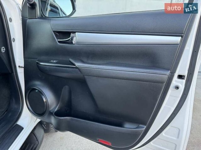 Тойота Хайлюкс 2016 в Сарнах на Automoto.ua Белый Тойота Хайлюкс, объемом двигателя 2.8 л и пробегом 174 тыс. км за 31900 $, фото 51 на Automoto.ua