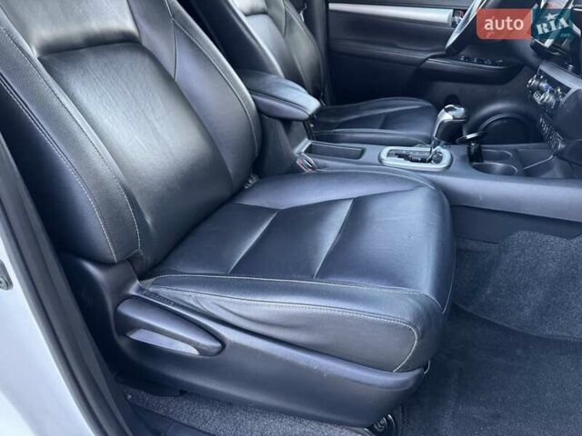 Тойота Хайлюкс 2016 в Сарнах на Automoto.ua Белый Тойота Хайлюкс, объемом двигателя 2.8 л и пробегом 174 тыс. км за 31900 $, фото 49 на Automoto.ua