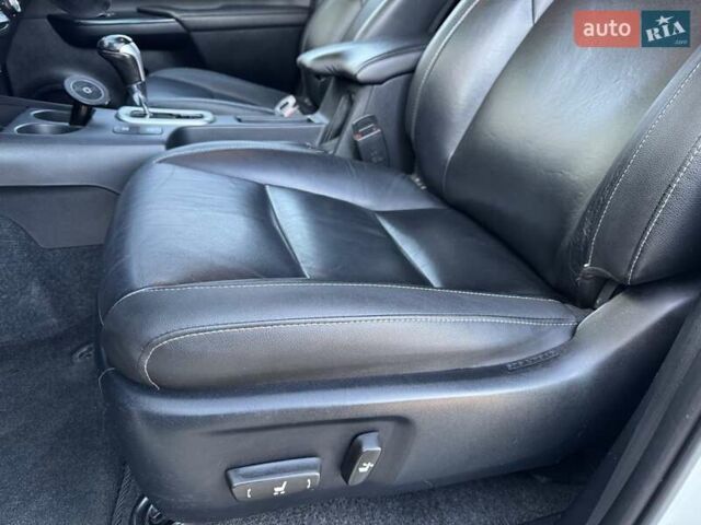 Тойота Хайлюкс 2016 в Сарнах на Automoto.ua Белый Тойота Хайлюкс, объемом двигателя 2.8 л и пробегом 174 тыс. км за 31900 $, фото 64 на Automoto.ua