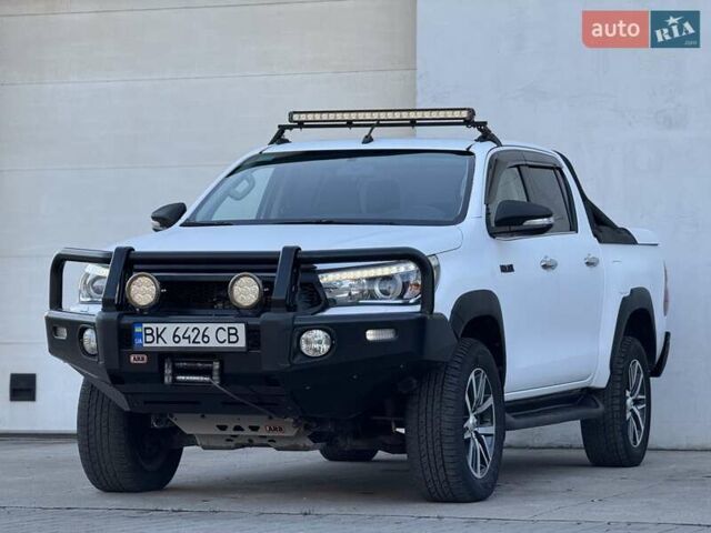 Тойота Хайлюкс 2016 в Сарнах на Automoto.ua Белый Тойота Хайлюкс, объемом двигателя 2.8 л и пробегом 174 тыс. км за 31900 $, фото 7 на Automoto.ua