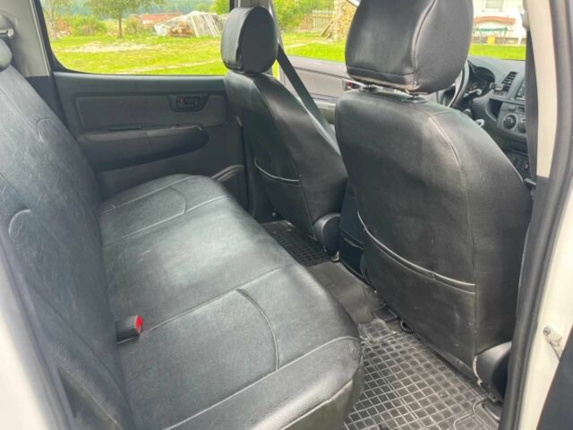 Белый Тойота Хайлюкс, объемом двигателя 2 л и пробегом 79 тыс. км за 8400 $, фото 9 на Automoto.ua