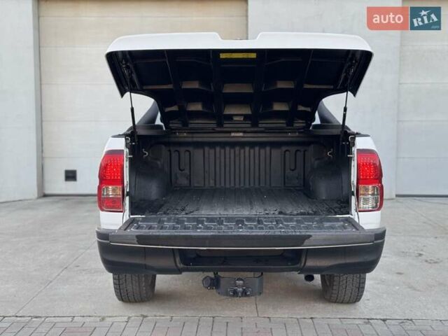 Тойота Хайлюкс 2016 в Сарнах на Automoto.ua Белый Тойота Хайлюкс, объемом двигателя 2.8 л и пробегом 174 тыс. км за 31900 $, фото 34 на Automoto.ua