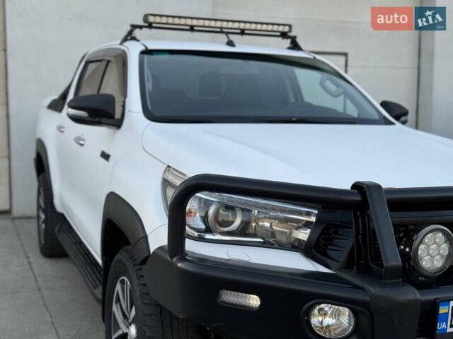 Тойота Хайлюкс 2016 в Сарнах на Automoto.ua Белый Тойота Хайлюкс, объемом двигателя 2.8 л и пробегом 174 тыс. км за 31900 $, фото 6 на Automoto.ua