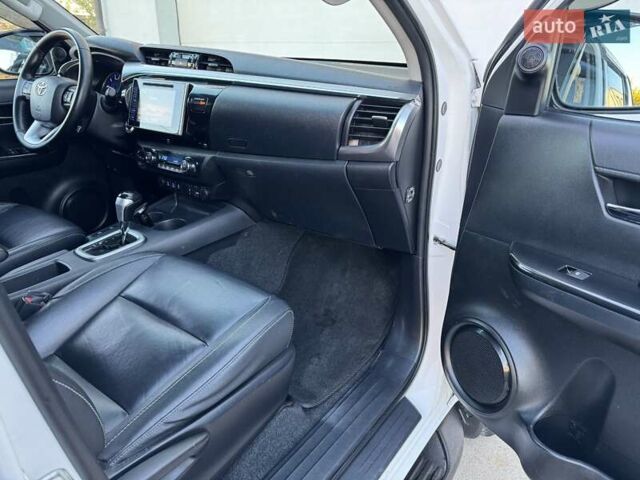 Тойота Хайлюкс 2016 в Сарнах на Automoto.ua Белый Тойота Хайлюкс, объемом двигателя 2.8 л и пробегом 174 тыс. км за 31900 $, фото 47 на Automoto.ua