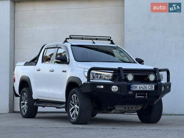 Тойота Хайлюкс 2016 в Сарнах на Automoto.ua Белый Тойота Хайлюкс, объемом двигателя 2.8 л и пробегом 174 тыс. км за 31900 $, фото 25 на Automoto.ua