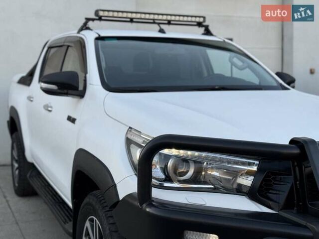 Тойота Хайлюкс 2016 в Сарнах на Automoto.ua Белый Тойота Хайлюкс, объемом двигателя 2.8 л и пробегом 174 тыс. км за 31900 $, фото 18 на Automoto.ua