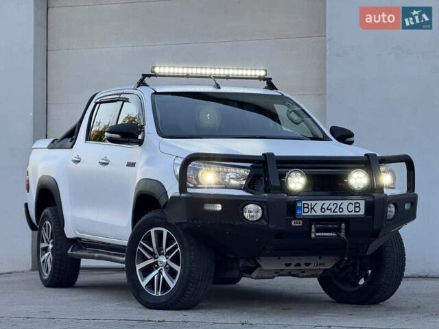 Тойота Хайлюкс 2016 в Сарнах на Automoto.ua Белый Тойота Хайлюкс, объемом двигателя 2.8 л и пробегом 174 тыс. км за 31900 $, фото 21 на Automoto.ua