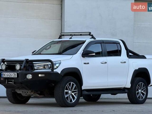 Тойота Хайлюкс 2016 в Сарнах на Automoto.ua Белый Тойота Хайлюкс, объемом двигателя 2.8 л и пробегом 174 тыс. км за 31900 $, фото 26 на Automoto.ua