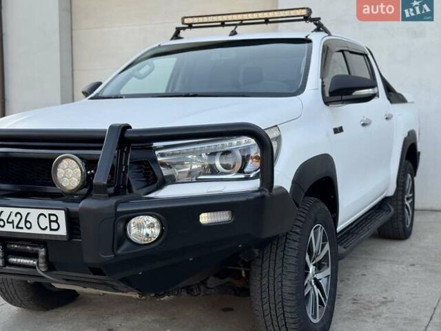 Тойота Хайлюкс 2016 в Сарнах на Automoto.ua Белый Тойота Хайлюкс, объемом двигателя 2.8 л и пробегом 174 тыс. км за 31900 $, фото 4 на Automoto.ua