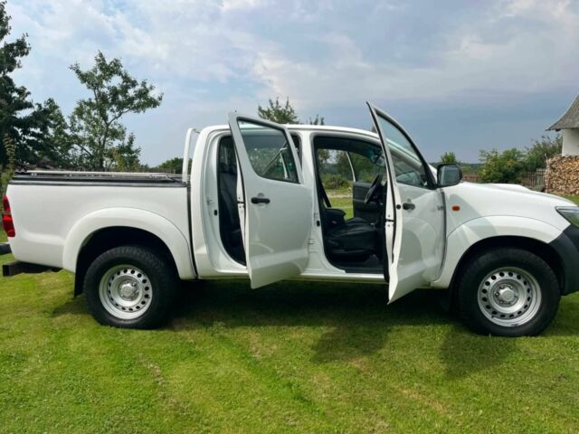 Белый Тойота Хайлюкс, объемом двигателя 2 л и пробегом 79 тыс. км за 8400 $, фото 5 на Automoto.ua