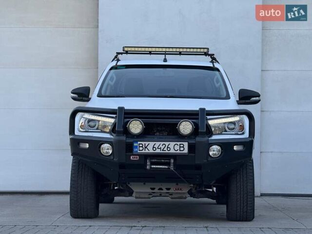 Тойота Хайлюкс 2016 в Сарнах на Automoto.ua Белый Тойота Хайлюкс, объемом двигателя 2.8 л и пробегом 174 тыс. км за 31900 $, фото 2 на Automoto.ua