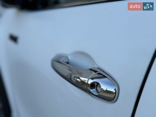 Тойота Хайлюкс 2016 в Сарнах на Automoto.ua Белый Тойота Хайлюкс, объемом двигателя 2.8 л и пробегом 174 тыс. км за 31900 $, фото 32 на Automoto.ua