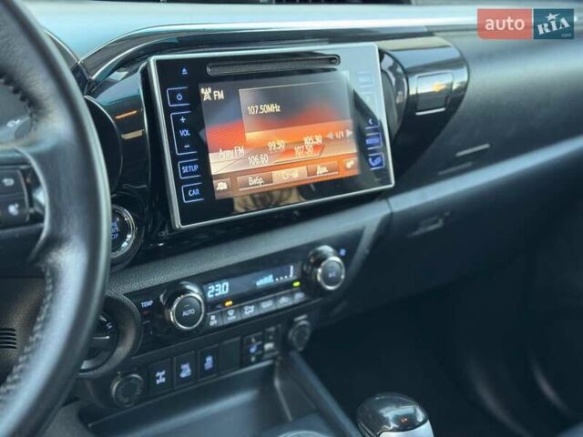 Тойота Хайлюкс 2016 в Сарнах на Automoto.ua Белый Тойота Хайлюкс, объемом двигателя 2.8 л и пробегом 174 тыс. км за 31900 $, фото 63 на Automoto.ua