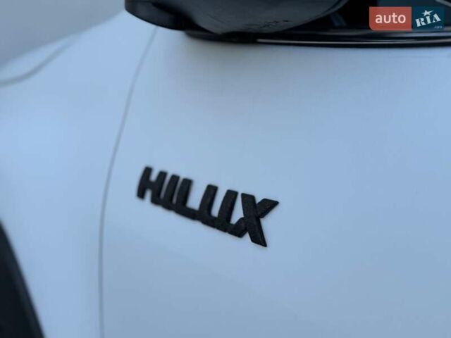 Тойота Хайлюкс 2016 в Сарнах на Automoto.ua Белый Тойота Хайлюкс, объемом двигателя 2.8 л и пробегом 174 тыс. км за 31900 $, фото 27 на Automoto.ua