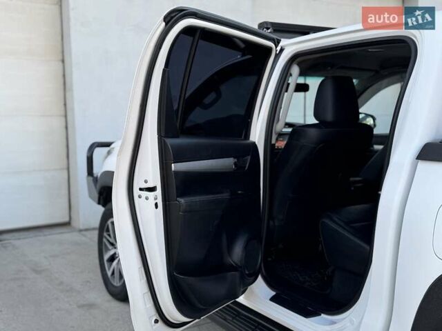 Тойота Хайлюкс 2016 в Сарнах на Automoto.ua Белый Тойота Хайлюкс, объемом двигателя 2.8 л и пробегом 174 тыс. км за 31900 $, фото 44 на Automoto.ua