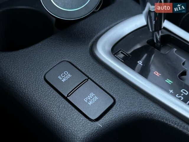 Тойота Хайлюкс 2016 в Сарнах на Automoto.ua Белый Тойота Хайлюкс, объемом двигателя 2.8 л и пробегом 174 тыс. км за 31900 $, фото 50 на Automoto.ua