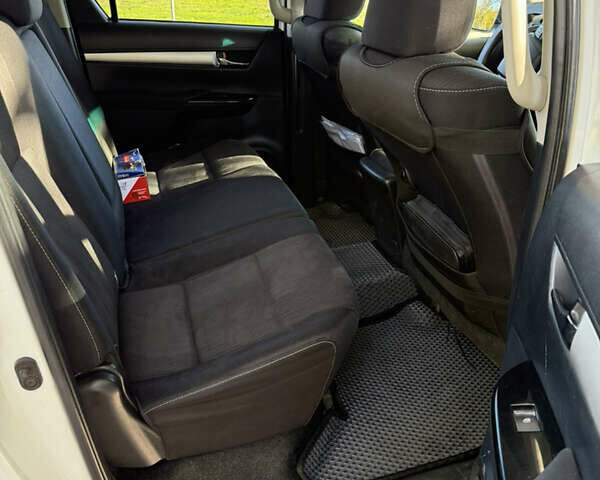 Білий Тойота Хайлюкс, об'ємом двигуна 2.39 л та пробігом 197 тис. км за 25500 $, фото 12 на Automoto.ua