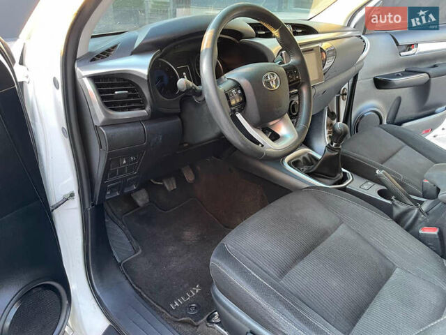 Білий Тойота Хайлюкс, об'ємом двигуна 2.4 л та пробігом 180 тис. км за 22500 $, фото 9 на Automoto.ua