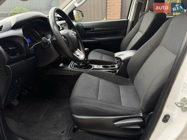 Белый Тойота Хайлюкс, объемом двигателя 2.4 л и пробегом 209 тыс. км за 20500 $, фото 9 на Automoto.ua