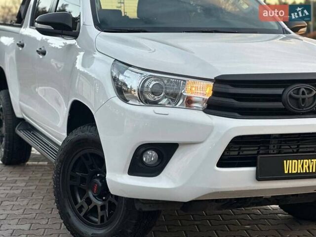 Білий Тойота Хайлюкс, об'ємом двигуна 2.8 л та пробігом 250 тис. км за 29950 $, фото 3 на Automoto.ua