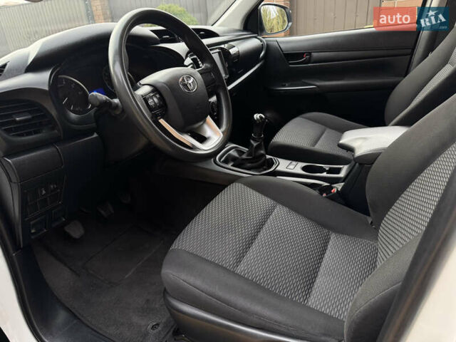 Белый Тойота Хайлюкс, объемом двигателя 2.4 л и пробегом 209 тыс. км за 20500 $, фото 8 на Automoto.ua