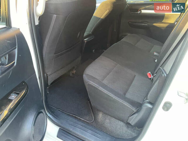 Білий Тойота Хайлюкс, об'ємом двигуна 2.4 л та пробігом 180 тис. км за 22500 $, фото 12 на Automoto.ua