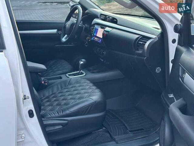 Білий Тойота Хайлюкс, об'ємом двигуна 2.8 л та пробігом 250 тис. км за 29950 $, фото 25 на Automoto.ua