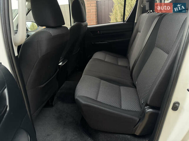 Белый Тойота Хайлюкс, объемом двигателя 2.4 л и пробегом 209 тыс. км за 20500 $, фото 14 на Automoto.ua