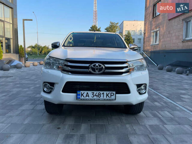 Белый Тойота Хайлюкс, объемом двигателя 2.4 л и пробегом 180 тыс. км за 23000 $, фото 1 на Automoto.ua
