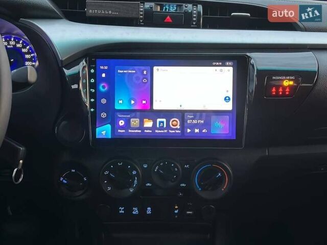 Білий Тойота Хайлюкс, об'ємом двигуна 2.8 л та пробігом 250 тис. км за 29950 $, фото 34 на Automoto.ua