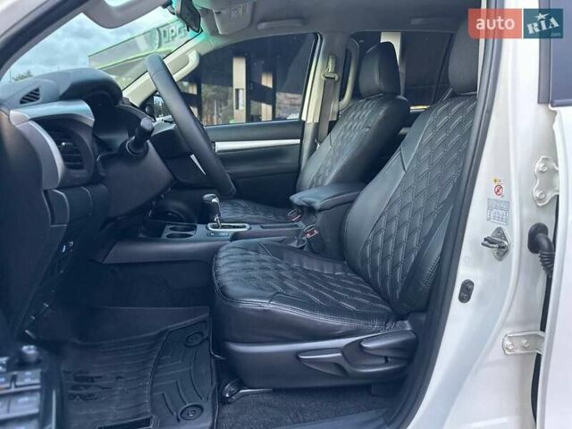 Білий Тойота Хайлюкс, об'ємом двигуна 2.8 л та пробігом 250 тис. км за 29950 $, фото 33 на Automoto.ua