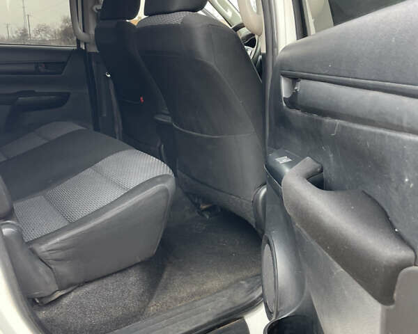 Білий Тойота Хайлюкс, об'ємом двигуна 2.4 л та пробігом 259 тис. км за 20500 $, фото 12 на Automoto.ua