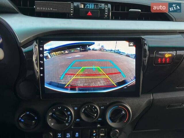 Білий Тойота Хайлюкс, об'ємом двигуна 2.8 л та пробігом 250 тис. км за 29950 $, фото 27 на Automoto.ua