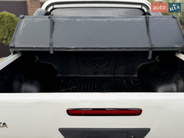 Белый Тойота Хайлюкс, объемом двигателя 2.4 л и пробегом 209 тыс. км за 20500 $, фото 7 на Automoto.ua