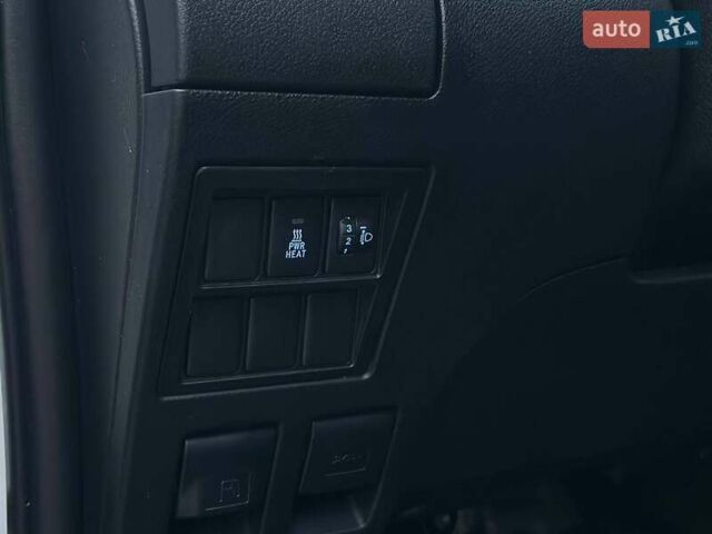 Білий Тойота Хайлюкс, об'ємом двигуна 2.8 л та пробігом 250 тис. км за 29950 $, фото 26 на Automoto.ua