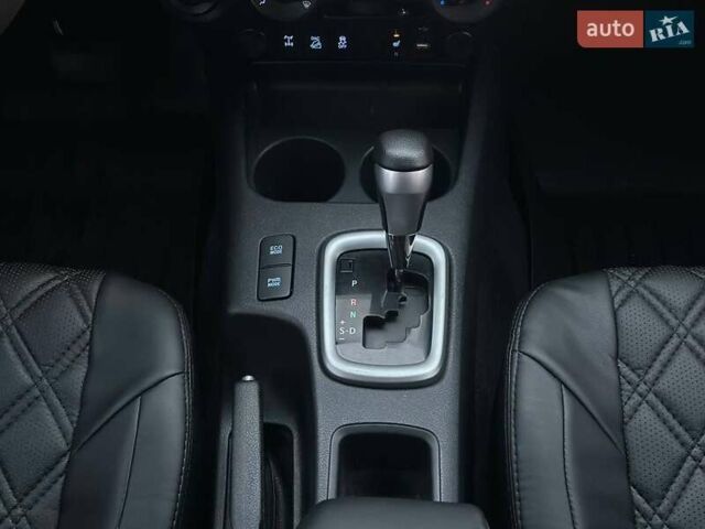 Білий Тойота Хайлюкс, об'ємом двигуна 2.8 л та пробігом 250 тис. км за 29950 $, фото 30 на Automoto.ua