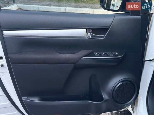 Білий Тойота Хайлюкс, об'ємом двигуна 2.8 л та пробігом 250 тис. км за 29950 $, фото 37 на Automoto.ua