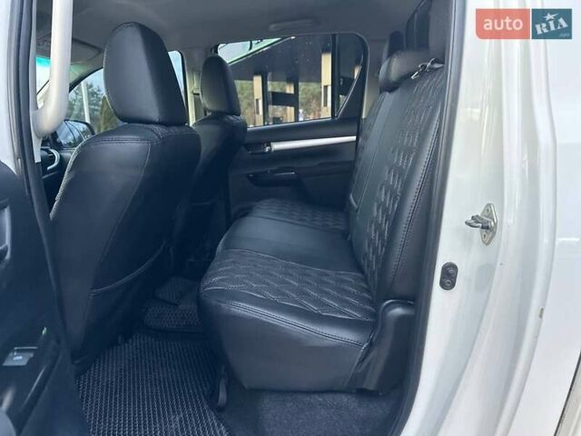 Білий Тойота Хайлюкс, об'ємом двигуна 2.8 л та пробігом 250 тис. км за 29950 $, фото 31 на Automoto.ua