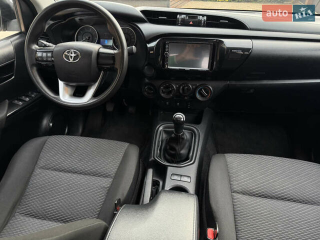 Белый Тойота Хайлюкс, объемом двигателя 2.4 л и пробегом 209 тыс. км за 20500 $, фото 12 на Automoto.ua