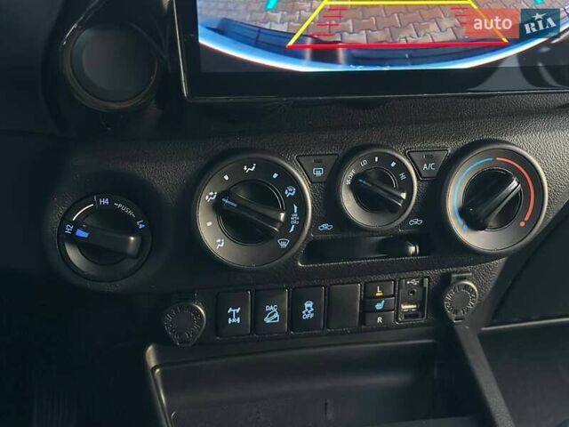 Білий Тойота Хайлюкс, об'ємом двигуна 2.8 л та пробігом 250 тис. км за 29950 $, фото 35 на Automoto.ua