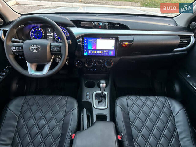 Белый Тойота Хайлюкс, объемом двигателя 2.8 л и пробегом 251 тыс. км за 25500 $, фото 4 на Automoto.ua