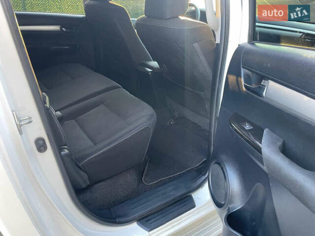 Білий Тойота Хайлюкс, об'ємом двигуна 2.4 л та пробігом 180 тис. км за 22500 $, фото 11 на Automoto.ua