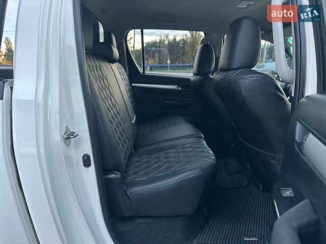 Білий Тойота Хайлюкс, об'ємом двигуна 2.8 л та пробігом 250 тис. км за 29950 $, фото 28 на Automoto.ua