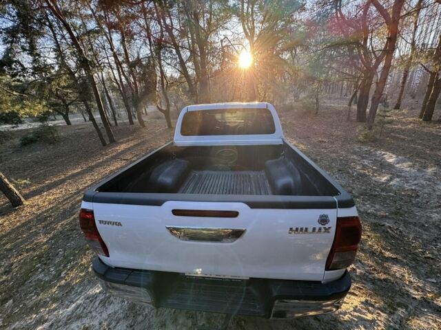 Белый Тойота Хайлюкс, объемом двигателя 2.4 л и пробегом 350 тыс. км за 20500 $, фото 9 на Automoto.ua