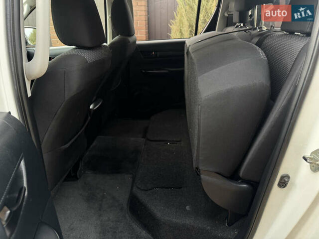 Белый Тойота Хайлюкс, объемом двигателя 2.4 л и пробегом 209 тыс. км за 20500 $, фото 15 на Automoto.ua