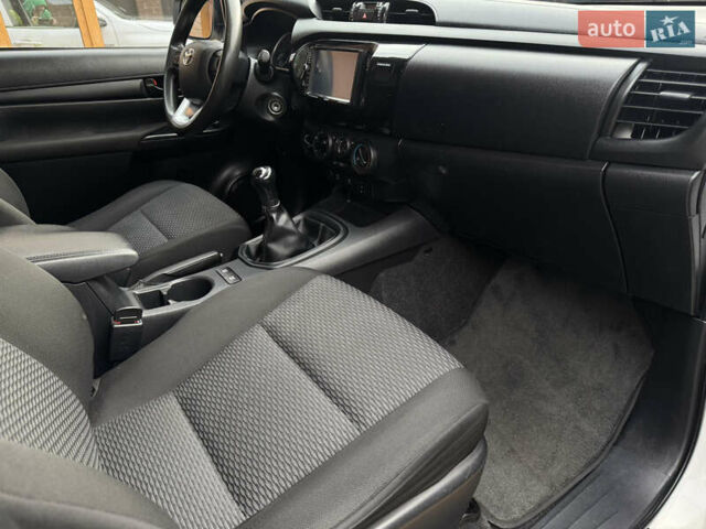 Белый Тойота Хайлюкс, объемом двигателя 2.4 л и пробегом 209 тыс. км за 20500 $, фото 11 на Automoto.ua