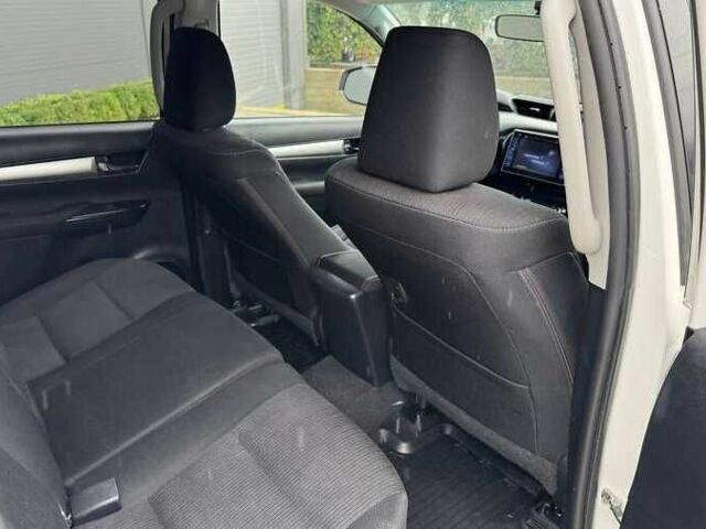 Білий Тойота Хайлюкс, об'ємом двигуна 2.39 л та пробігом 165 тис. км за 30500 $, фото 17 на Automoto.ua